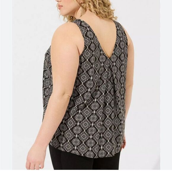 Torrid Women's Challis Stitch Detail Sleeveless Blouse 4X - Picture 2 of 7